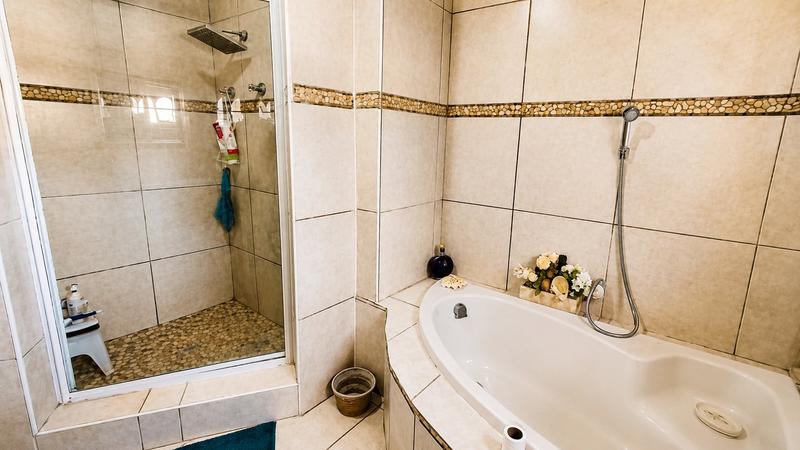 5 Bedroom Property for Sale in Dan Pienaar Free State